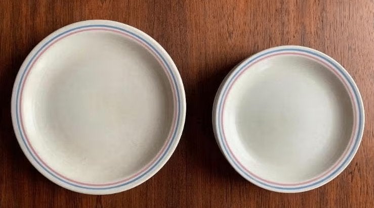 Dinerboren ontbijtborden, borden blauw roze randje Churchill, Ophalen of Verzenden, Zo goed als nieuw, Bord(en), Overige stijlen