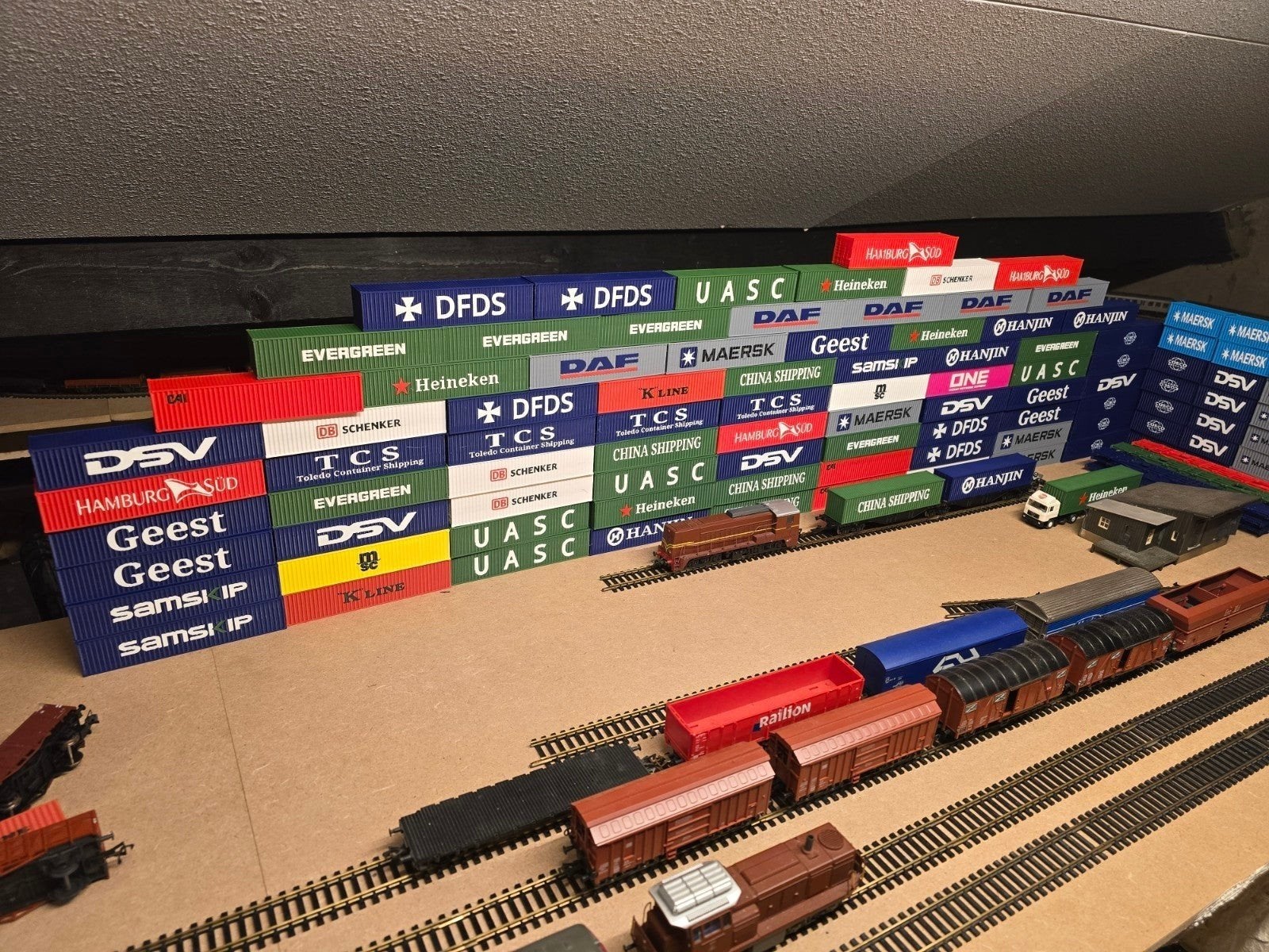 H0 20 en 40 ft containers voor de modelspoorbaan - 30 stuks, Gebruikt, Gelijkstroom of Wisselstroom, Overige typen, Ophalen