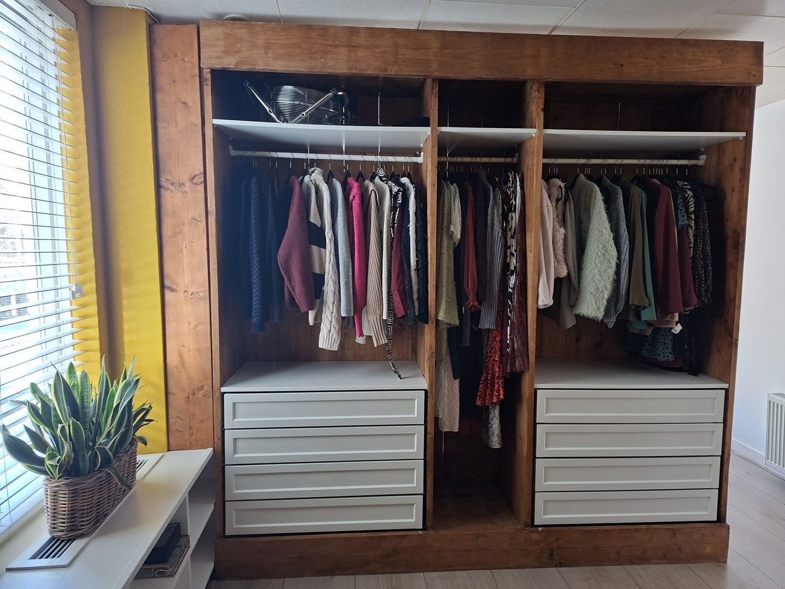 Grote maatwerk kledingkast van steigerhout – 250 x 250 cm, Ophalen, Gebruikt, 200 cm of meer, Overige houtsoorten