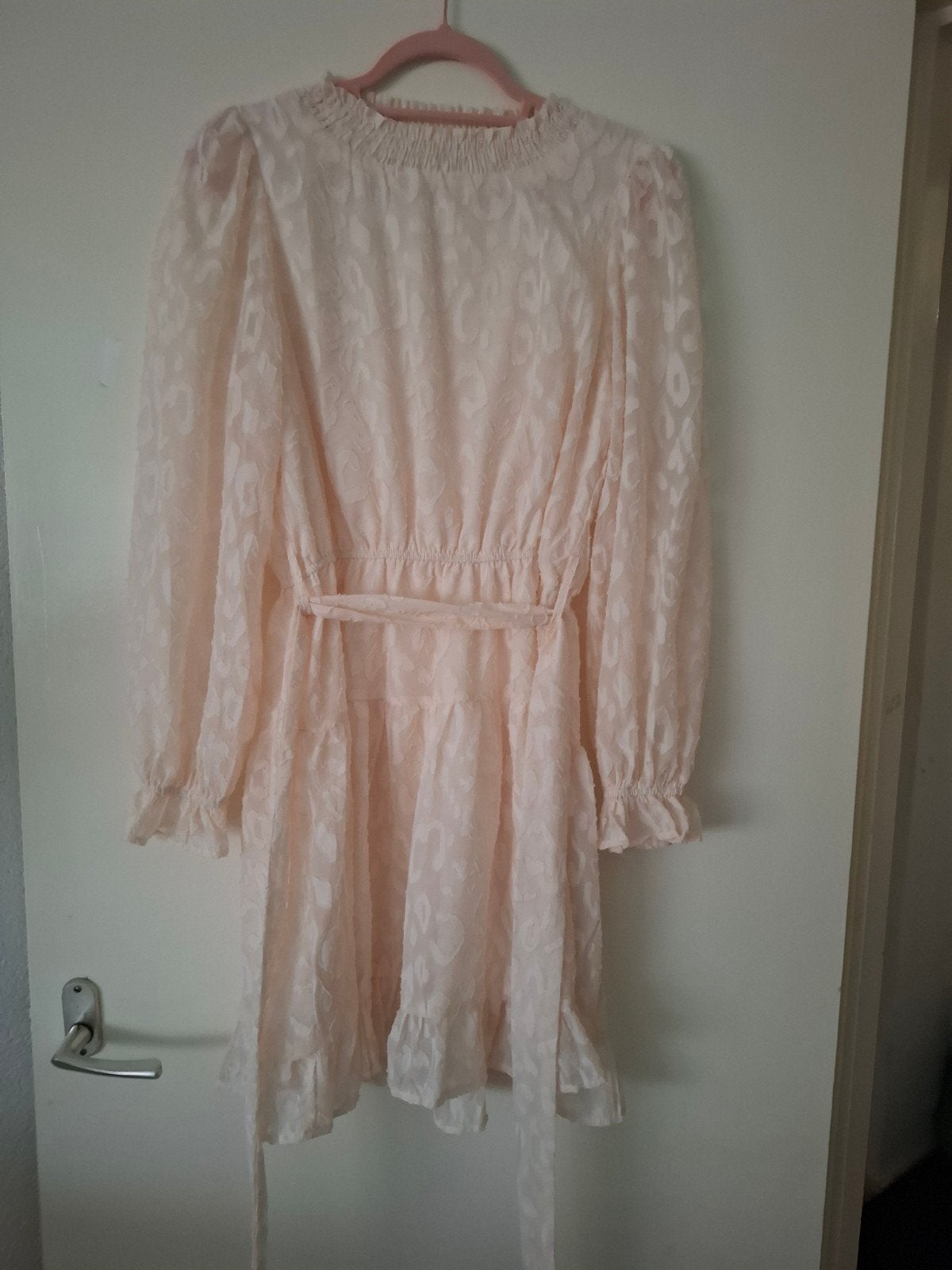 leuke jurk   maat L, Kleding | Dames, Maat 38/40 (M), Beige, Bisou's project, Ophalen of Verzenden