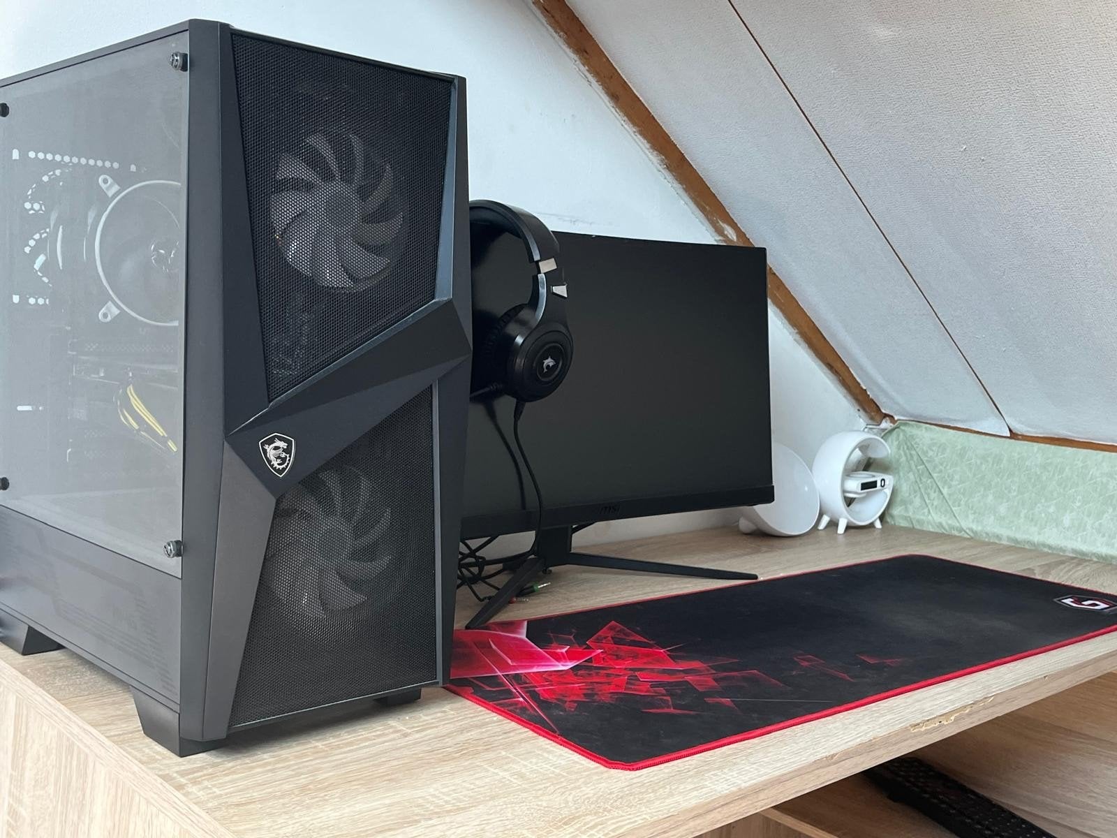MSI Gaming PC met monitor en headset, MSI, 8 GB, Intel Core i5 of vergelijkbaar, Zo goed als nieuw