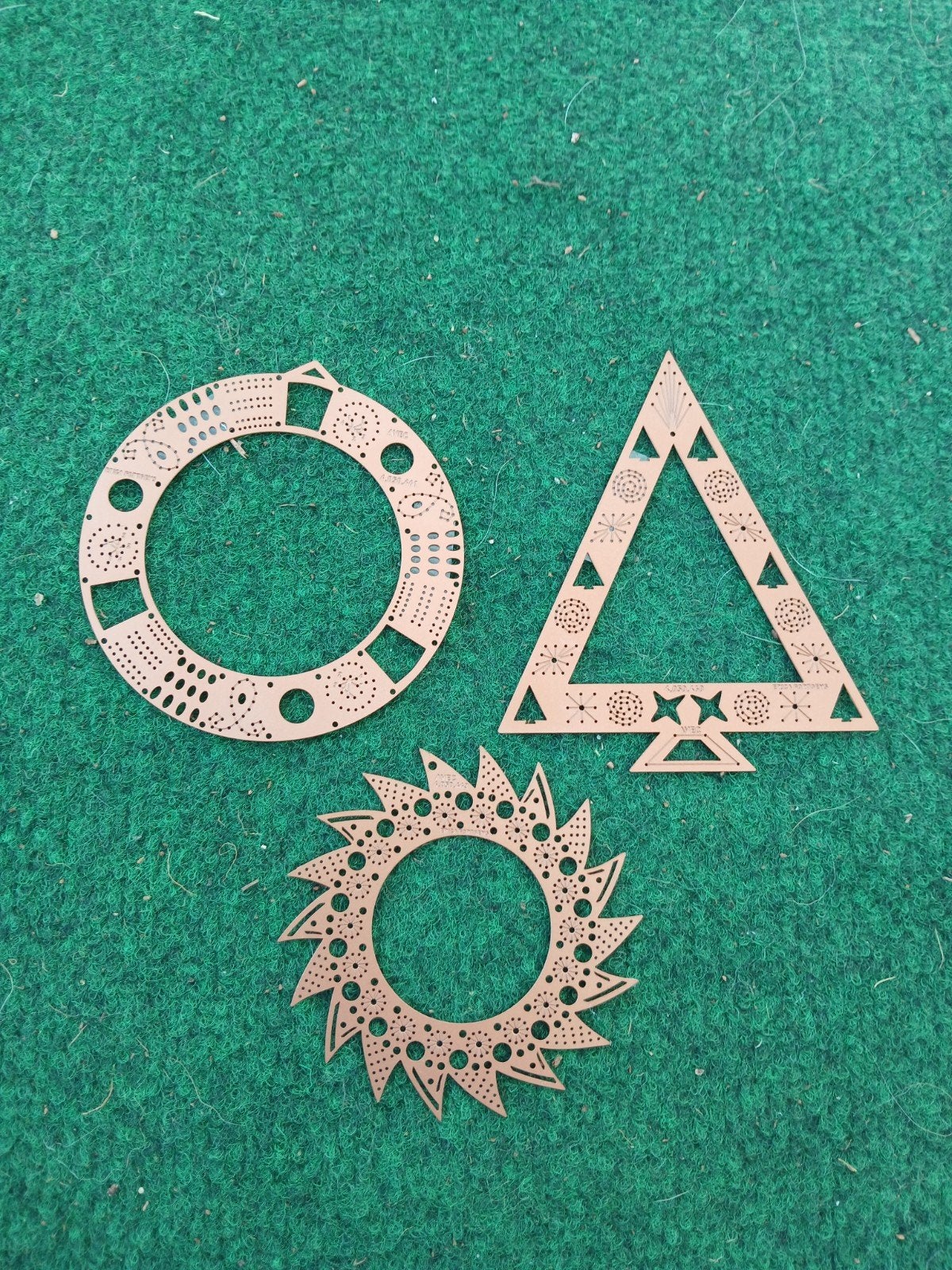 Set van 3 metalen sjablonen voor knutselprojecten, Zo goed als nieuw, Overige merken, Bruin, Knutselmateriaal