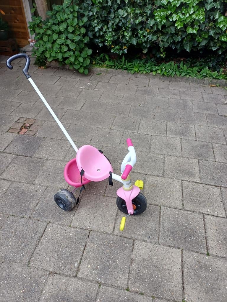 Driewieler Smoby met duwstang, Fietsen en Brommers, Fietsen | Driewielers, Ophalen, Duwstang