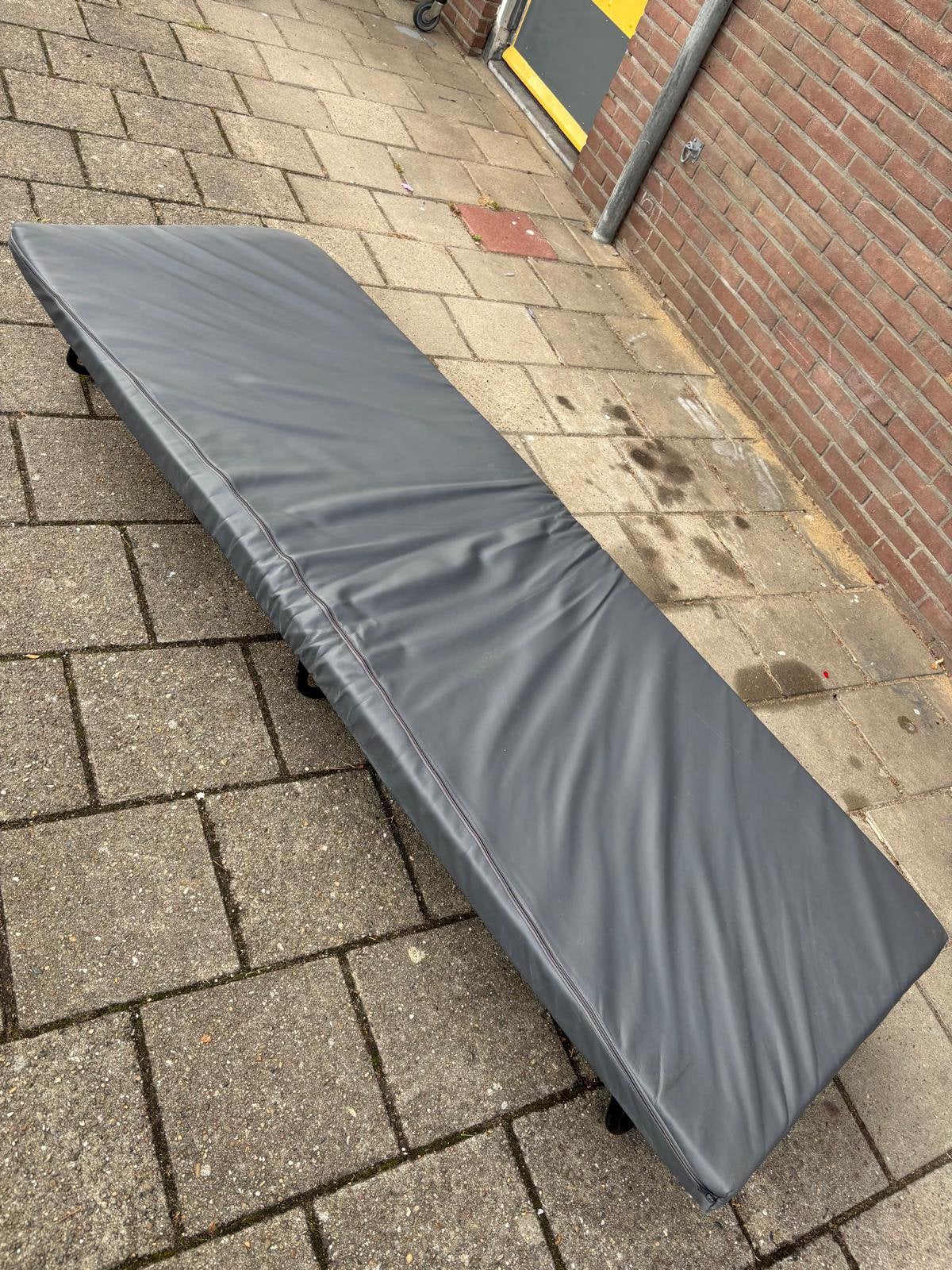 Stretcher en matras, Ophalen, Zo goed als nieuw