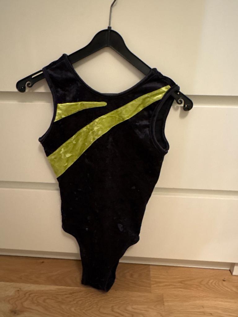 Turnpakje velours zwart/limoengroen, Sport en Fitness, Turnen, Gebruikt, Zwart, Ophalen of Verzenden, Turnpak(je)