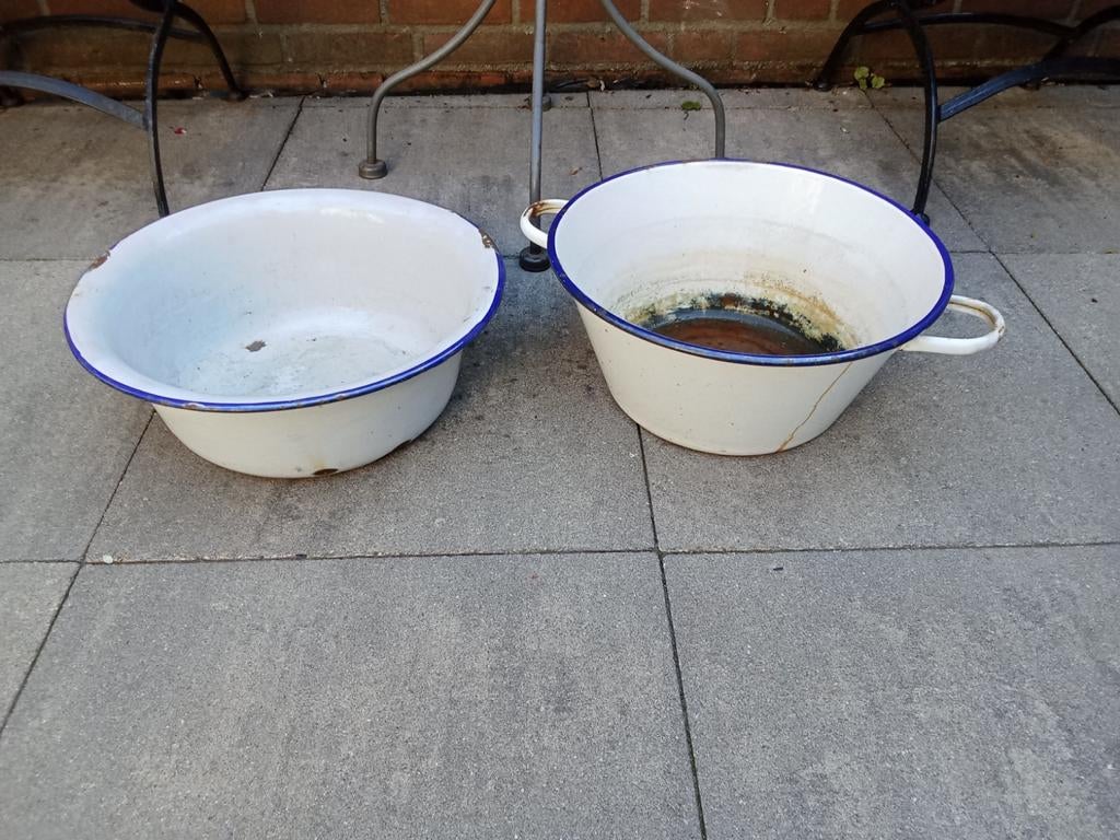 Set van 2 vintage emaille teilen - wit met blauwe rand, Ophalen of Verzenden