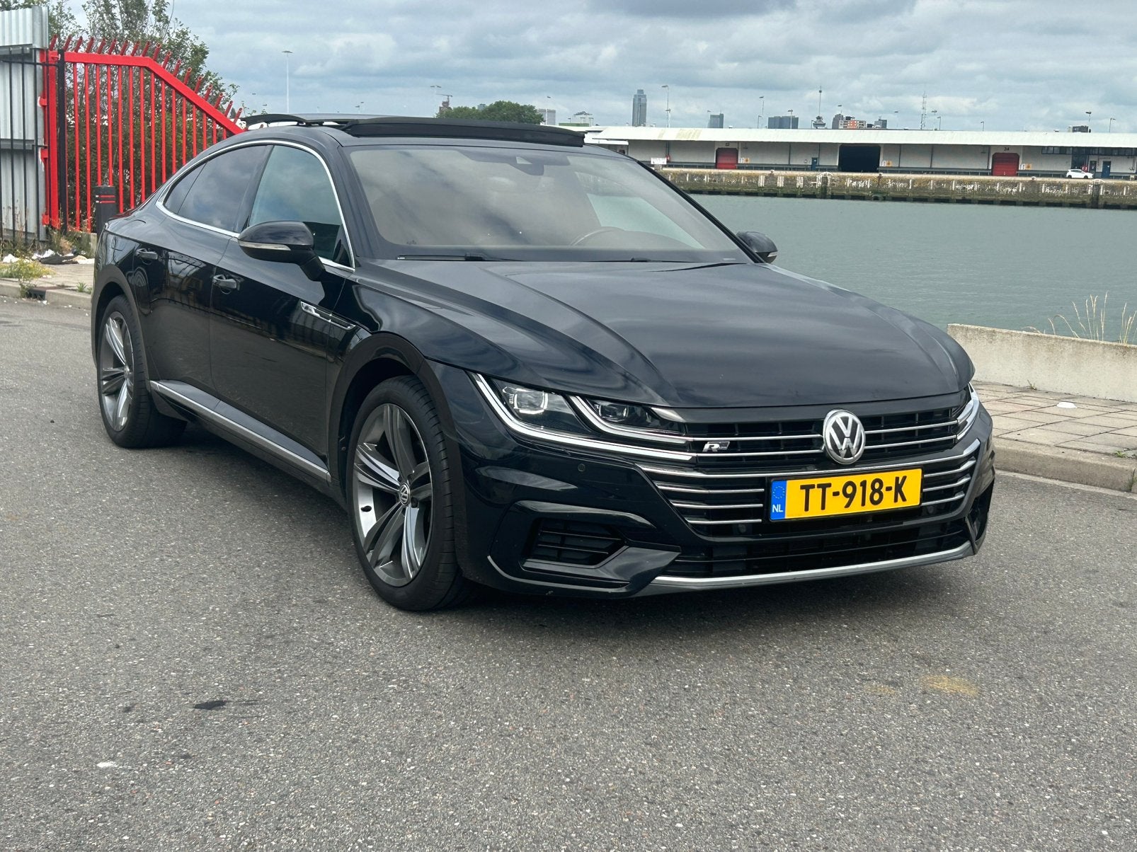 Volkswagen Arteon 1.5 TSI 150pk DSG AUT 3XR LINE PANO CAMERA, Auto's, Dealer onderhouden, Arteon, 1498 cc, 4 cilinders