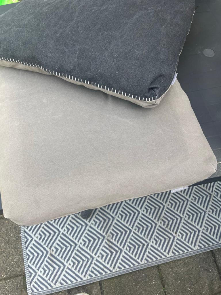 Zuiver Kussen - Grijs/Zwart - Zo goed als nieuw, Huis en Inrichting, Woonaccessoires | Kussens, Zo goed als nieuw, Grijs, Vierkant