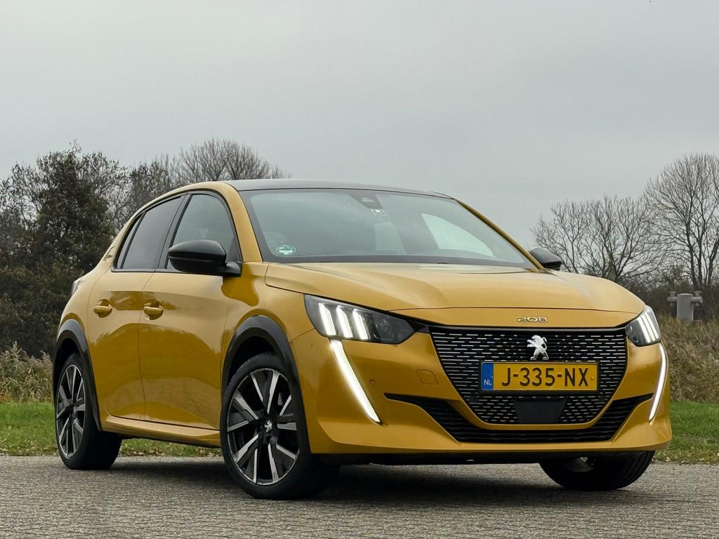 Peugeot 208 1.2 PureTech GT-Line - Jaune Faro - Panorama/3D, Voorwielaandrijving, 101 pk, Gebruikt, Leder en Stof