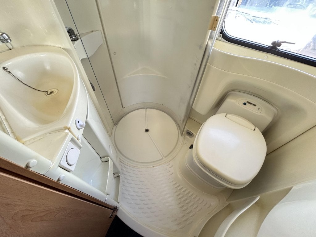 Foto 19 van Knaus Sun Traveller 605MF 6-Persoons Fiat Ducato 2.8JTD