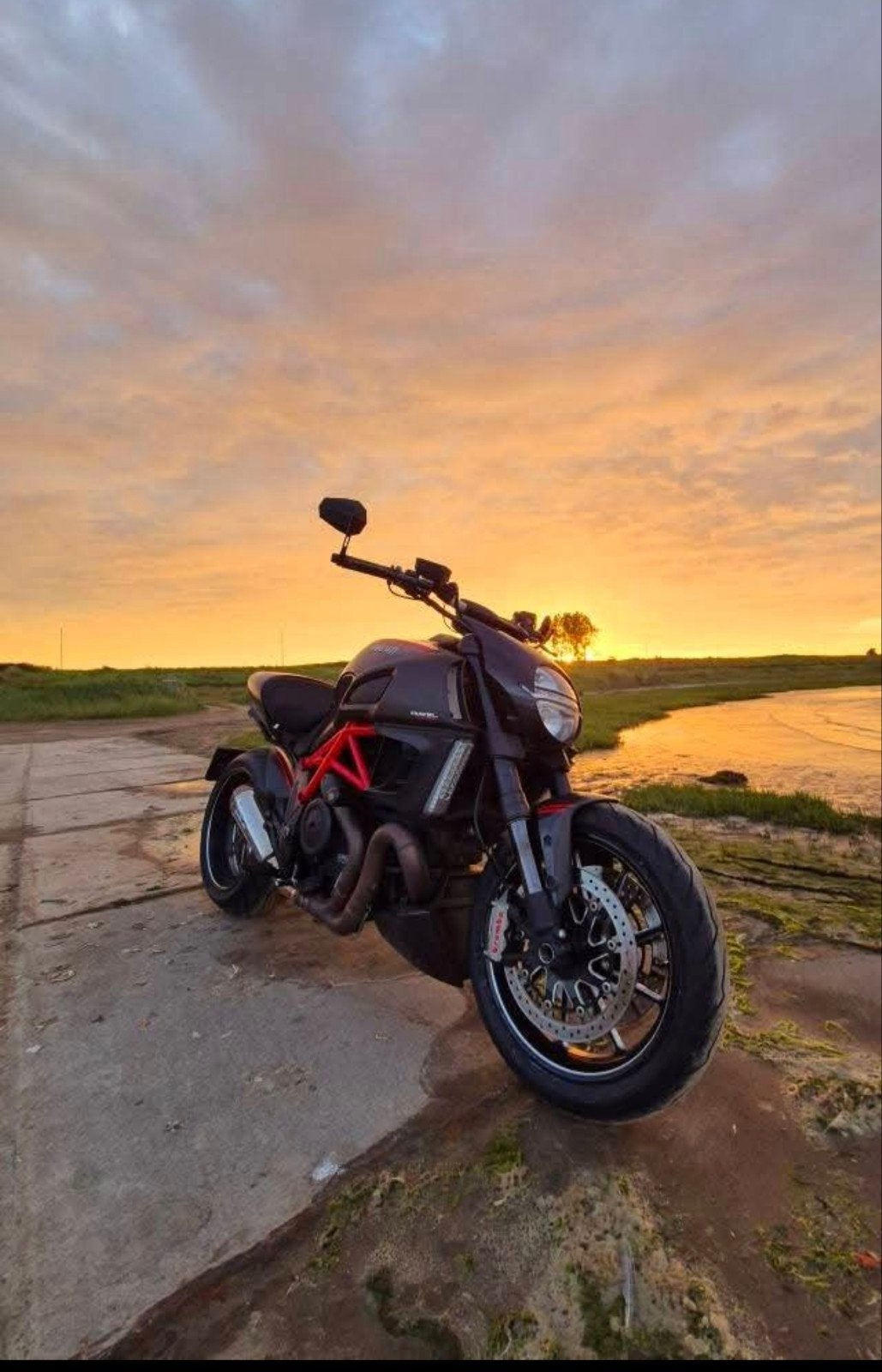 Ducati Diavel Carbon, 2 cilinders, Motorrijbewijs A, Gebruikt, Meer dan 35 kW