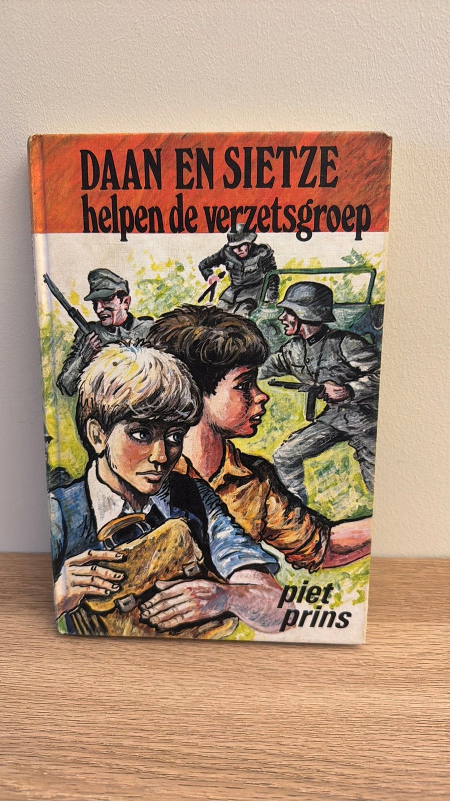 Piet prins - daan en sietze helpen de verzetsgroep, Boeken, Ophalen of Verzenden, Gelezen