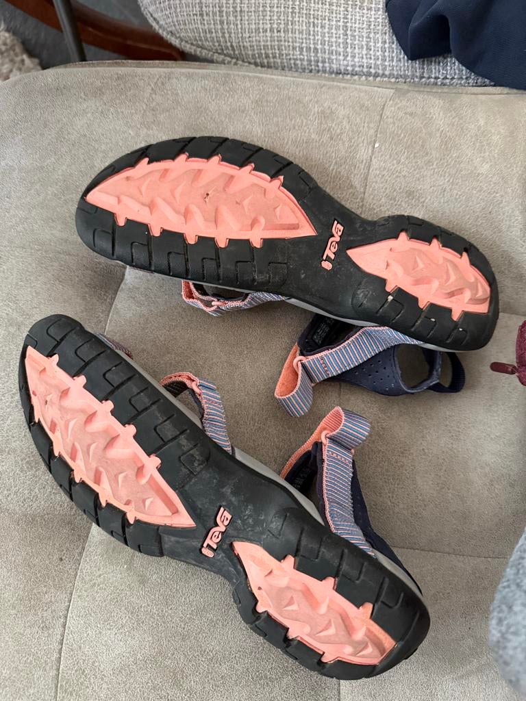 Teva sandalen maat 39, Kleding | Dames, Schoenen, Ophalen of Verzenden, Zo goed als nieuw, Overige kleuren, Sandalen of Muiltjes