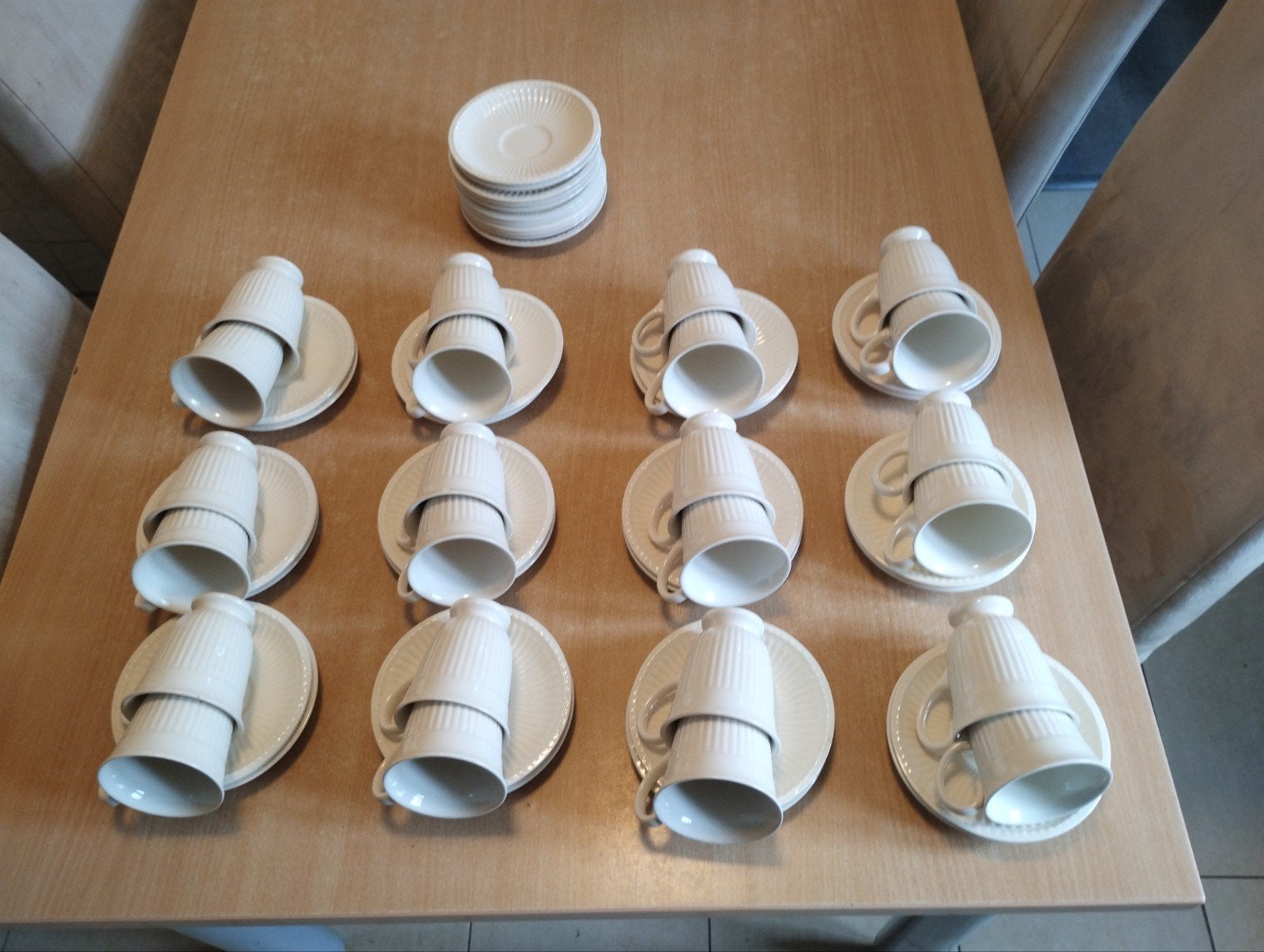 Wedgwood Edme Kop en Schotel Set - 24 Stuks, Ophalen, Zo goed als nieuw, Wedgwood, Kop(pen) en/of Schotel(s)