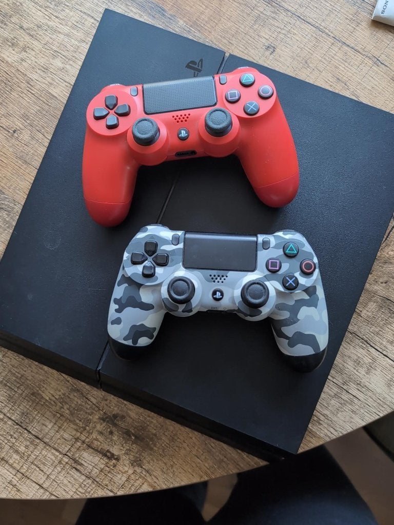 PlayStation 4 met 2 controllers, Ophalen, 500 GB, Met 2 controllers, Zo goed als nieuw