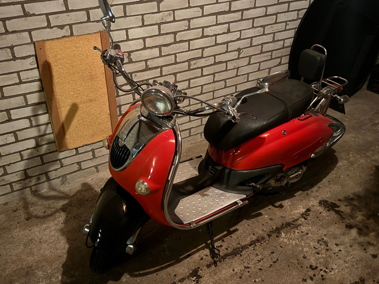 Rode retro scooter, Gebruikt, Benzine, Ophalen, Overige merken