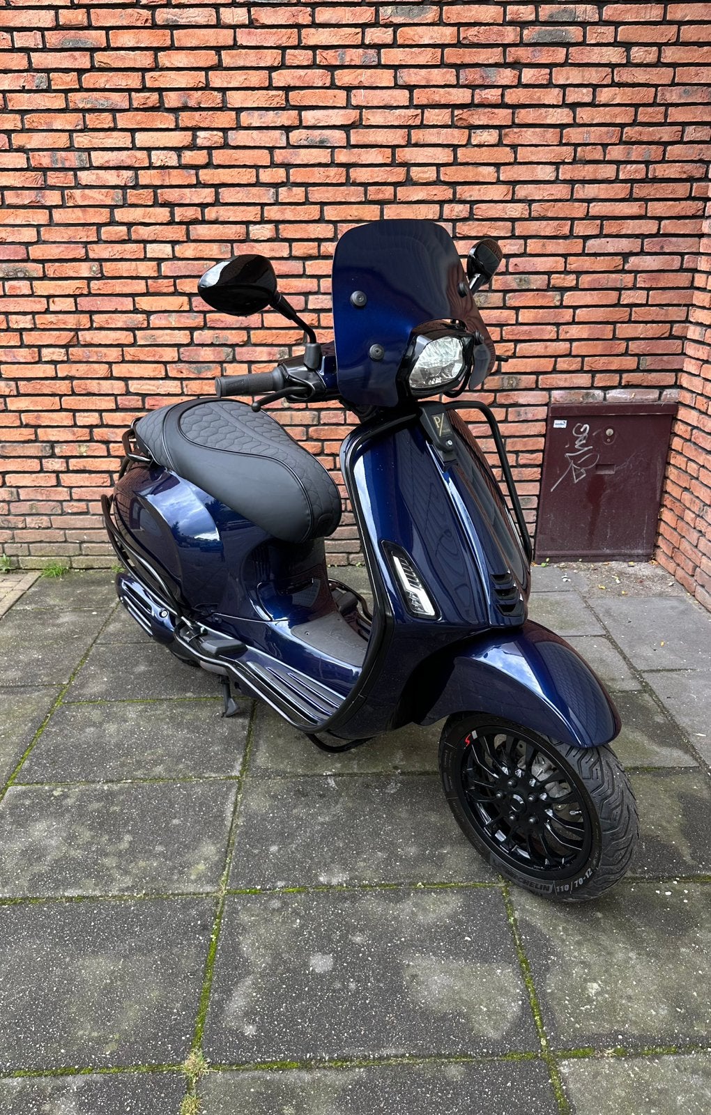 Custom Vespa sprint e5 midnight blue Geel kenteken, Ophalen of Verzenden, Zo goed als nieuw