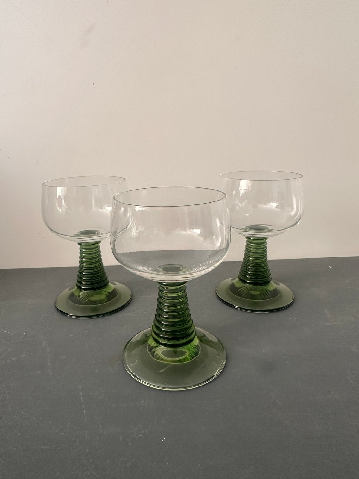 3 Vintage Roemer Wijnglazen Groene Voet  0.1L, Ophalen of Verzenden, Gebruikt, Overige typen