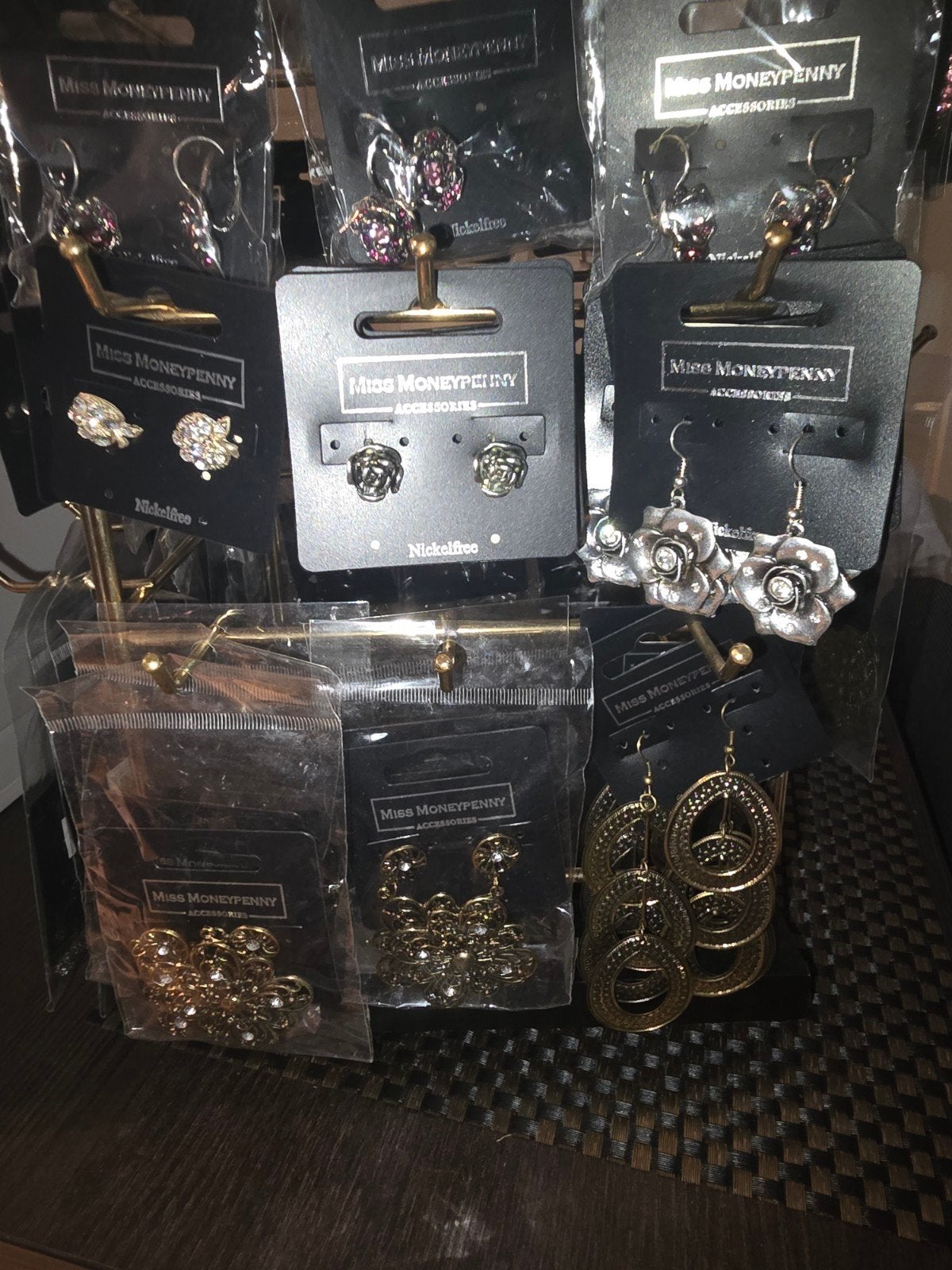 Diverse sieraden met display - Oorbellen, hangers, stekers, Sieraden, Tassen en Uiterlijk, Ophalen of Verzenden, Overige kleuren