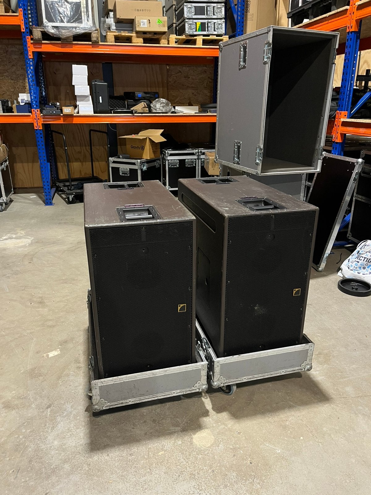 2x L'acoustics SB118 subs inclusief flightcases, Audio, Tv en Foto, Luidsprekers, Overige merken, Subwoofer, Ophalen of Verzenden