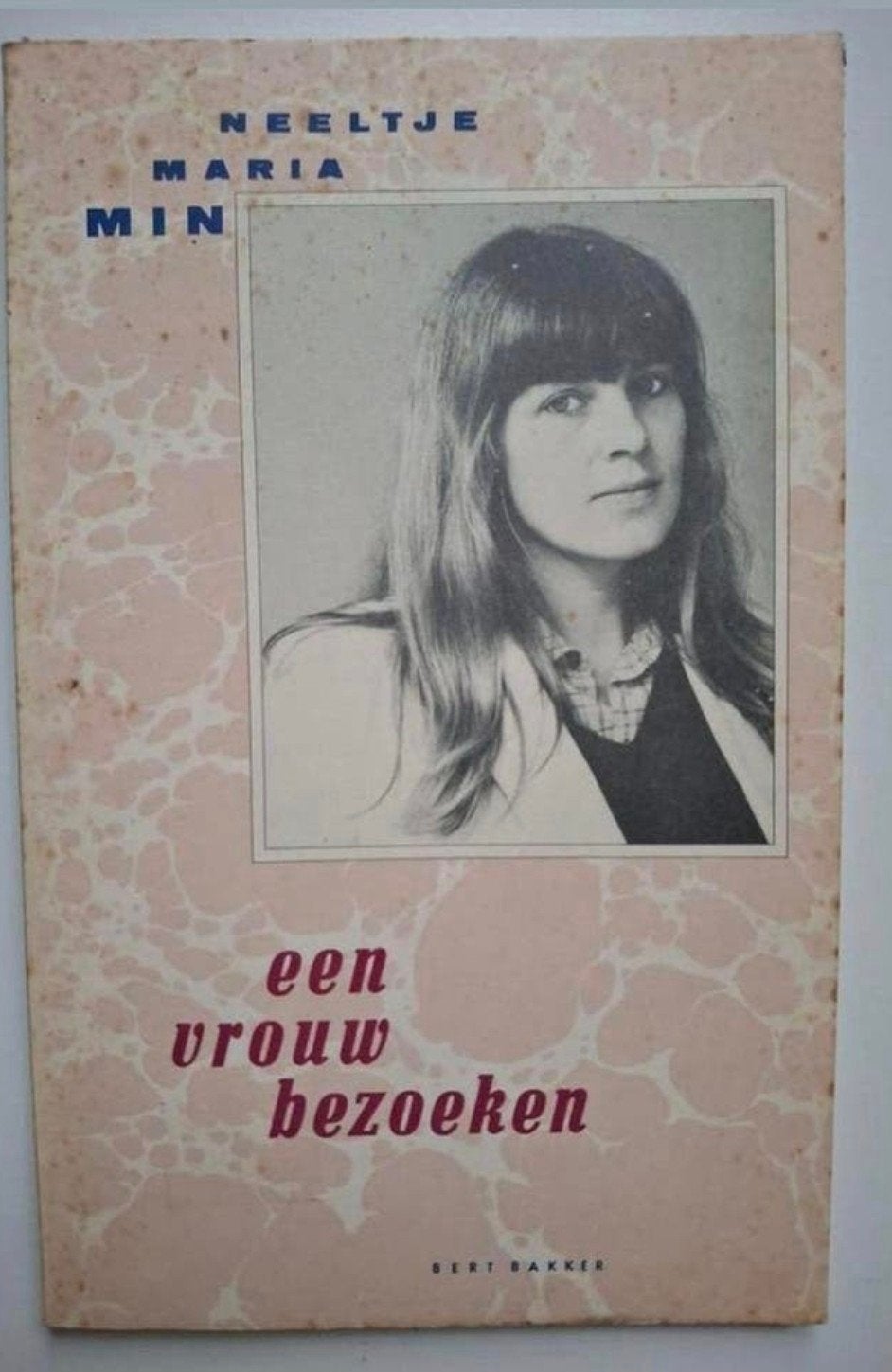Een Vrouw Bezoeken - Neeltje Maria Min, Boeken, Ophalen of Verzenden, Gelezen, Neeltje Maria Min, Eén auteur