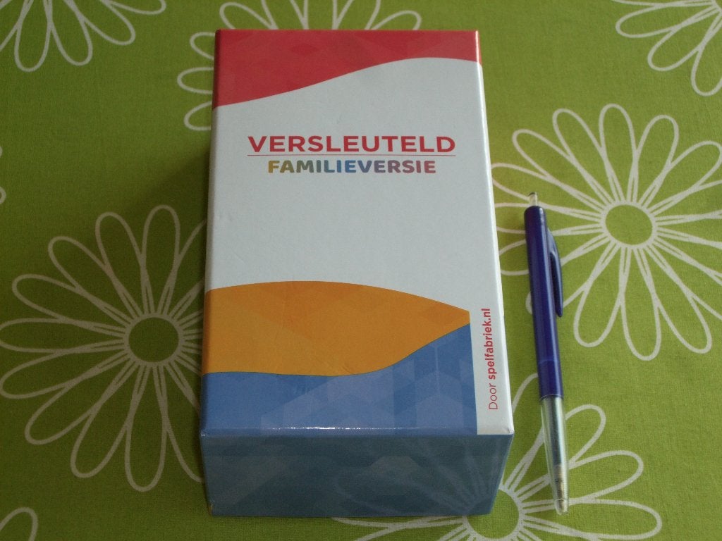 Versleuteld Familieversie - plezier gegarandeerd!, Vijf spelers of meer, Ophalen of Verzenden, Zo goed als nieuw
