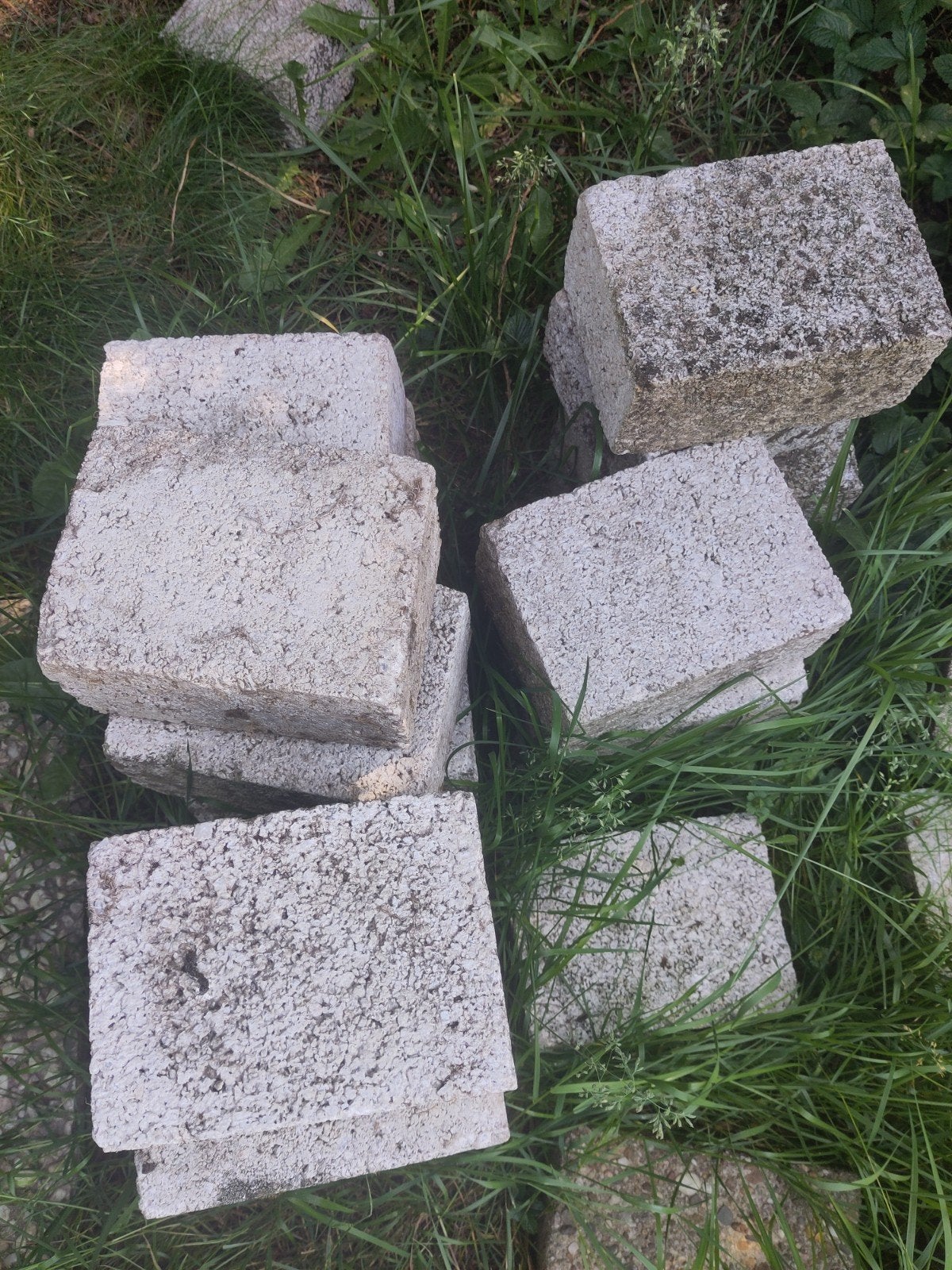 Gebruikte betonblokken voor tuin of constructie 200 stuks, Ophalen, Gebruikt, Bakstenen