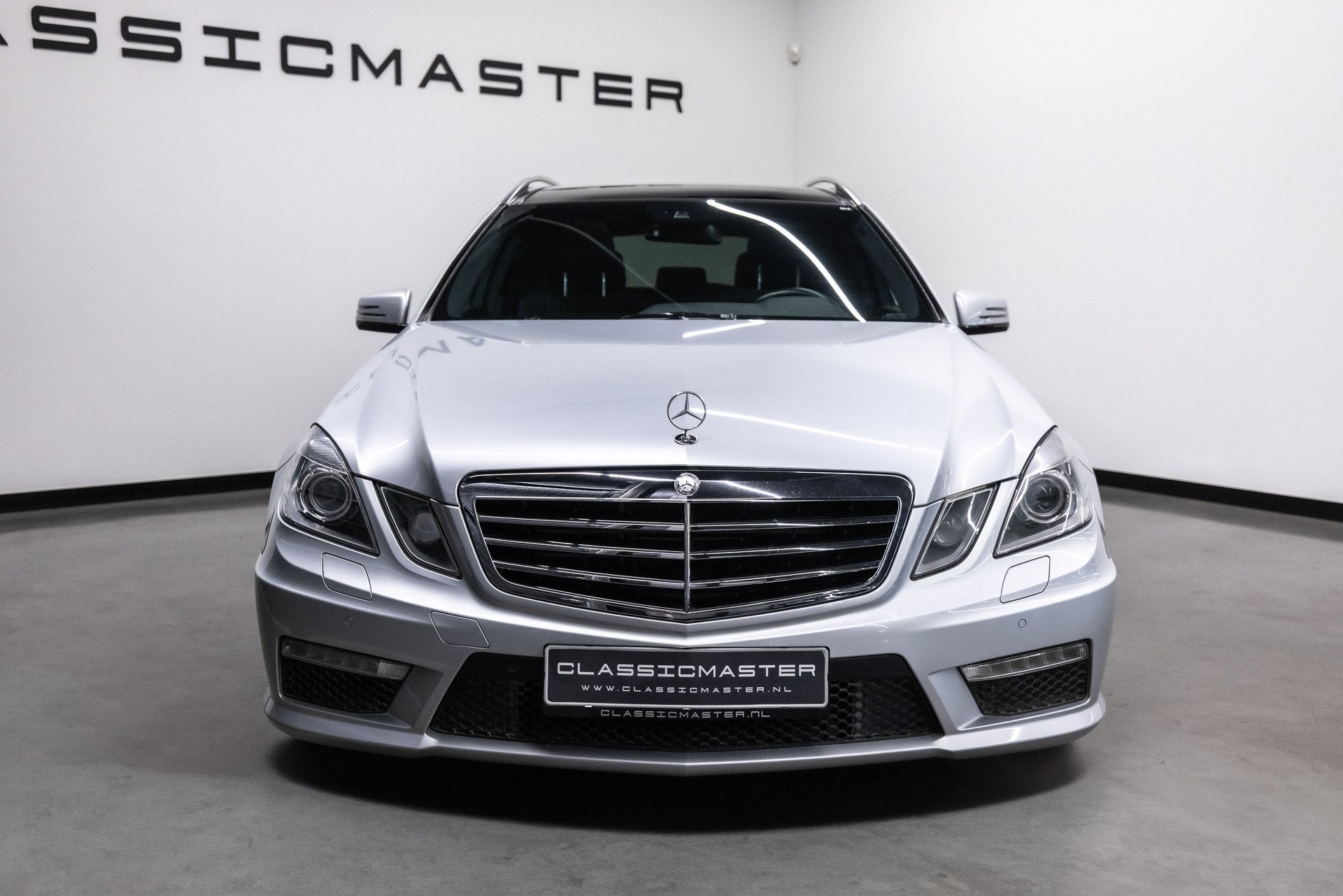 Mercedes-Benz E-Klasse Estate AMG 63 Fiscale waarde € 12.0, Auto's, Mercedes-Benz, Automaat, Achterwielaandrijving, Gebruikt, Automatische klimaatregeling