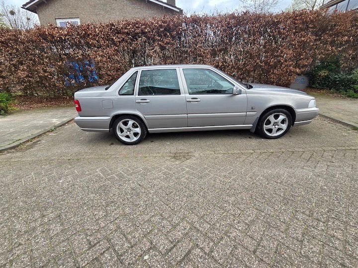Volvo S70 2.5 T AUT 1997 Grijs, Auto's, Origineel Nederlands, 75 €/maand, 2435 cc, S70