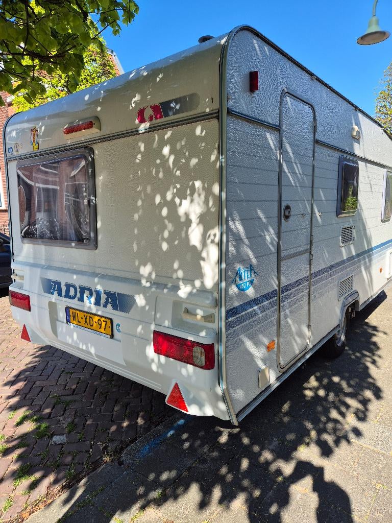 Adria Altea 432PX SLIM L 2004, Kachel, Frans bed, Treinzit, 750 - 1000 kg