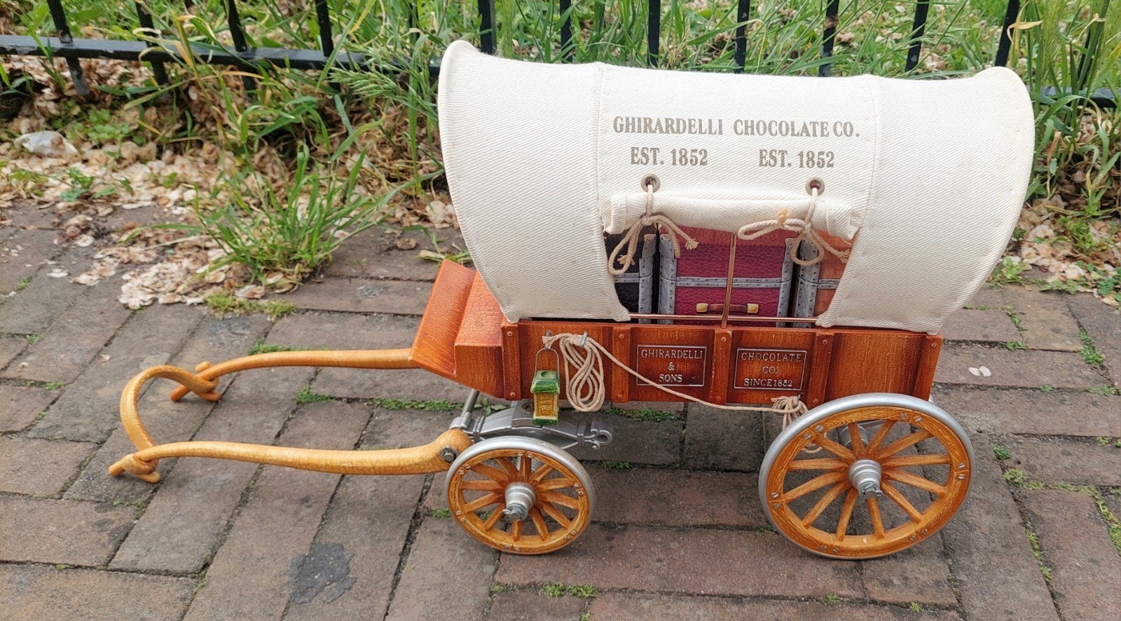 Ghirardelli Chocolate Co. Huifkar met Blikken, Ophalen of Verzenden, Zo goed als nieuw, Overige, Overige merken