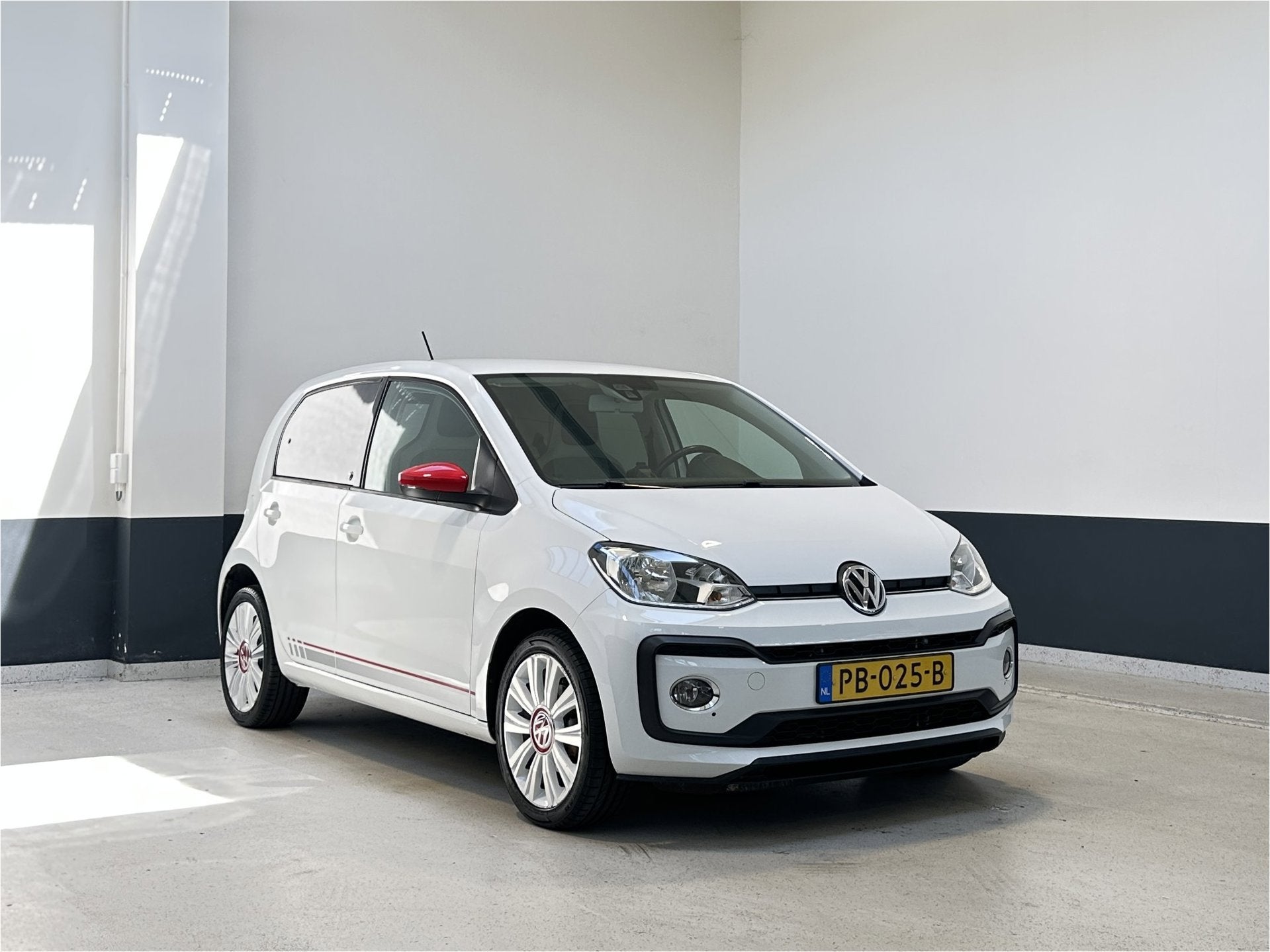 Volkswagen Up! 1.0 TSI BMT up! beats |Airco| Stoelverwarming, Voorwielaandrijving, Stof, Gebruikt, 4 stoelen