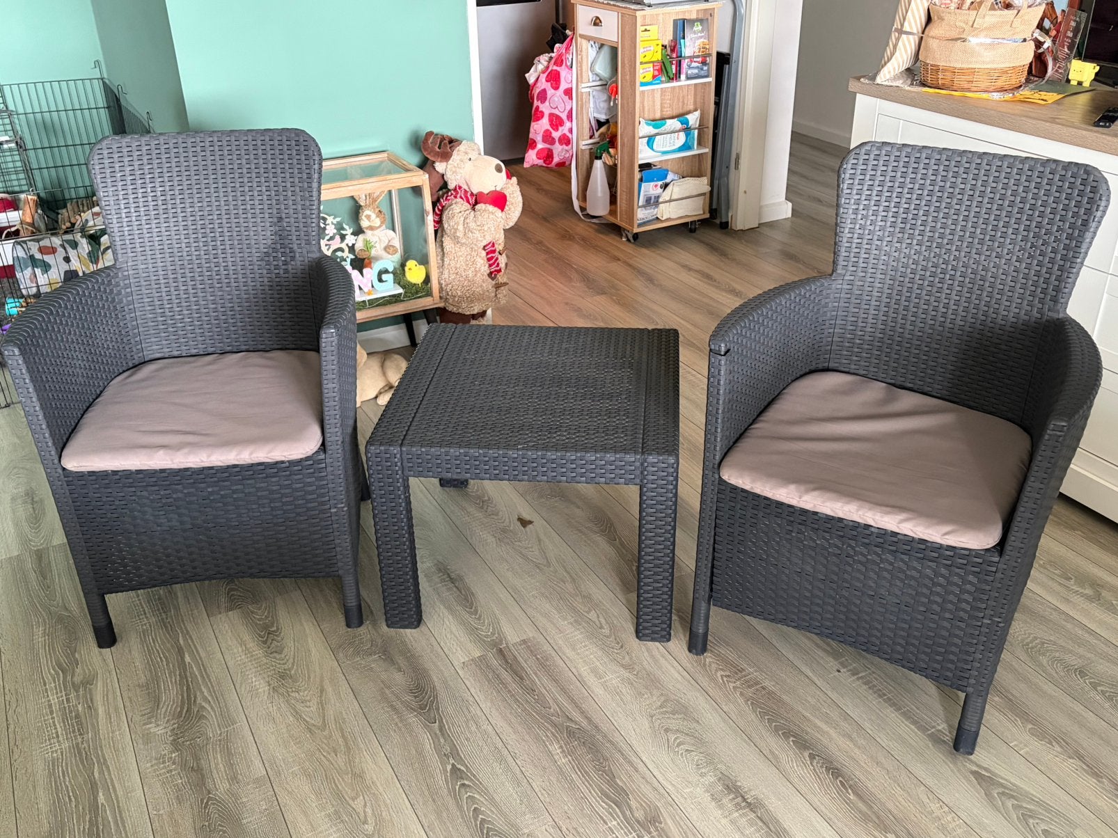 Wicker Tuinset: 2 Stoelen met Bijzettafel, Tuin en Terras, Tuinsets en Loungesets, Ophalen, Zo goed als nieuw, Wicker
