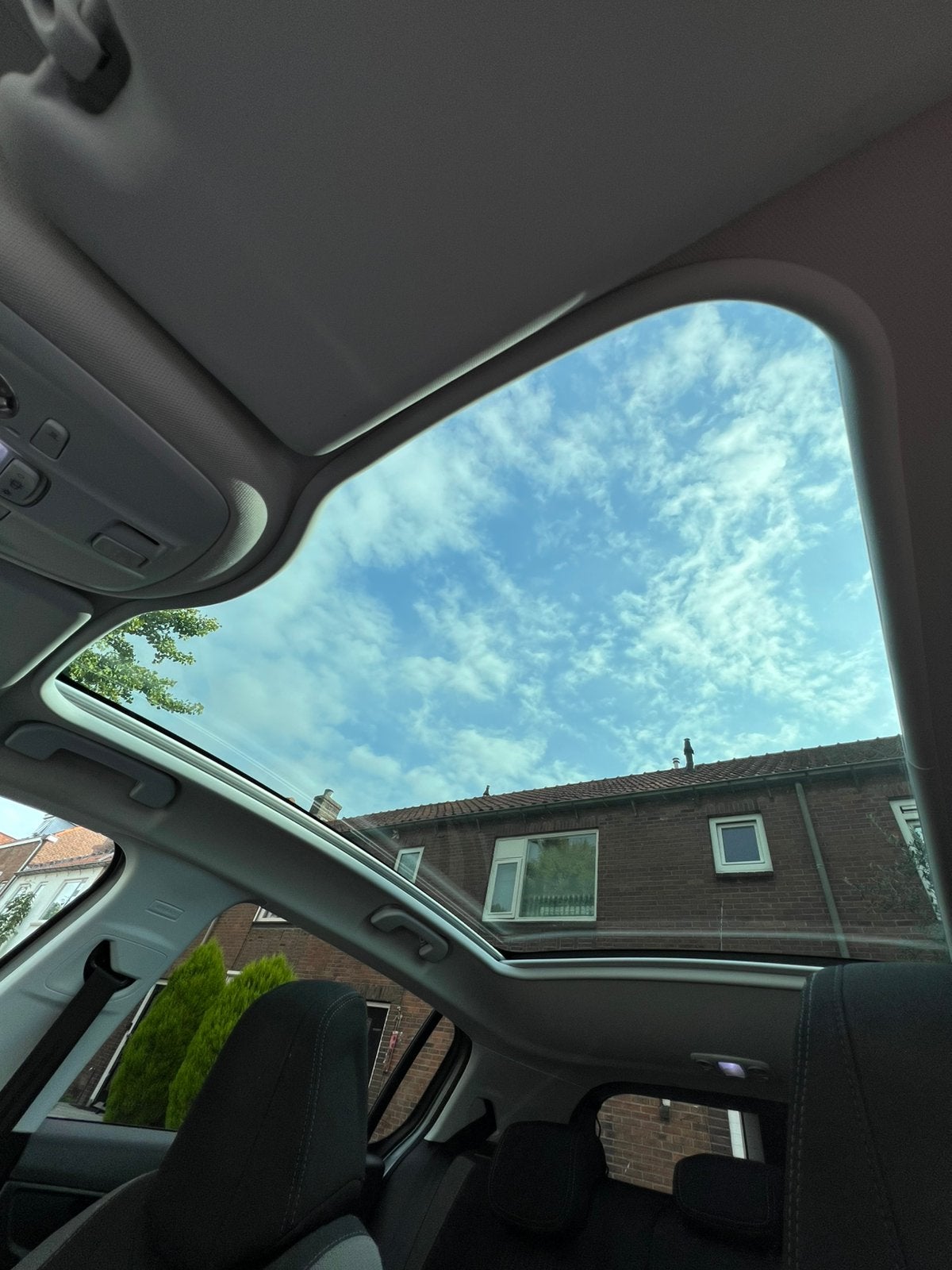 Foto 16 van Peugeot 308 1.2E-THP 81/110 5-D 2016 Grijs CARPLAY PANO