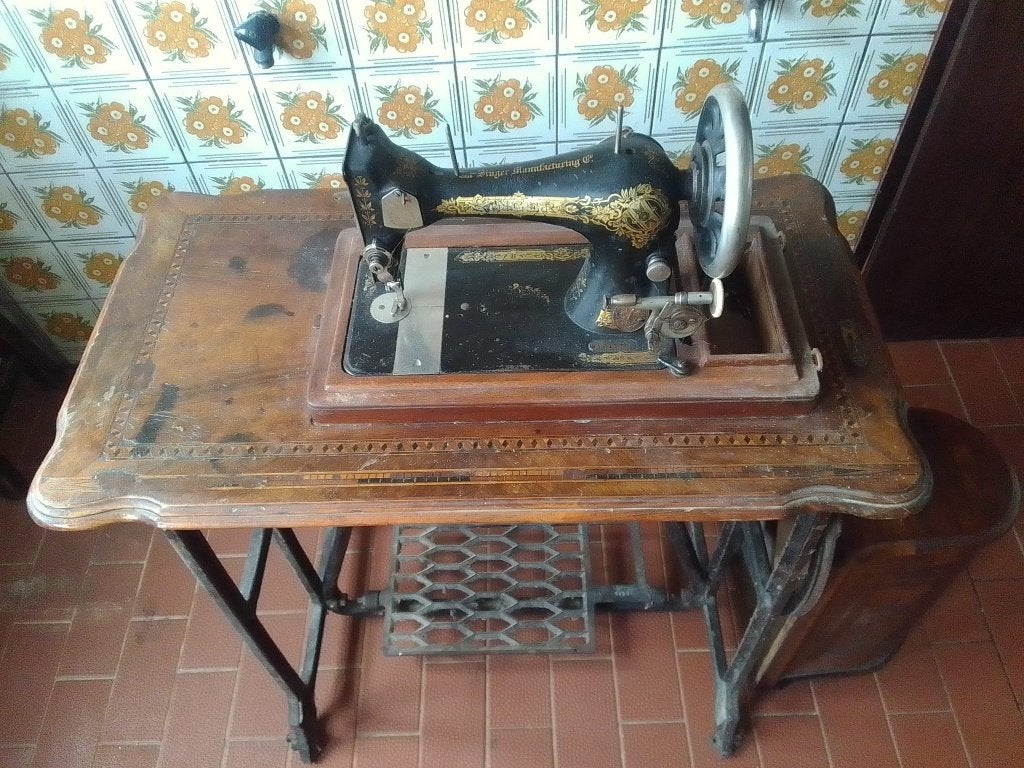 Naaimachine Necchi, Antiek en Kunst, Antiek | Naaimachines, Ophalen