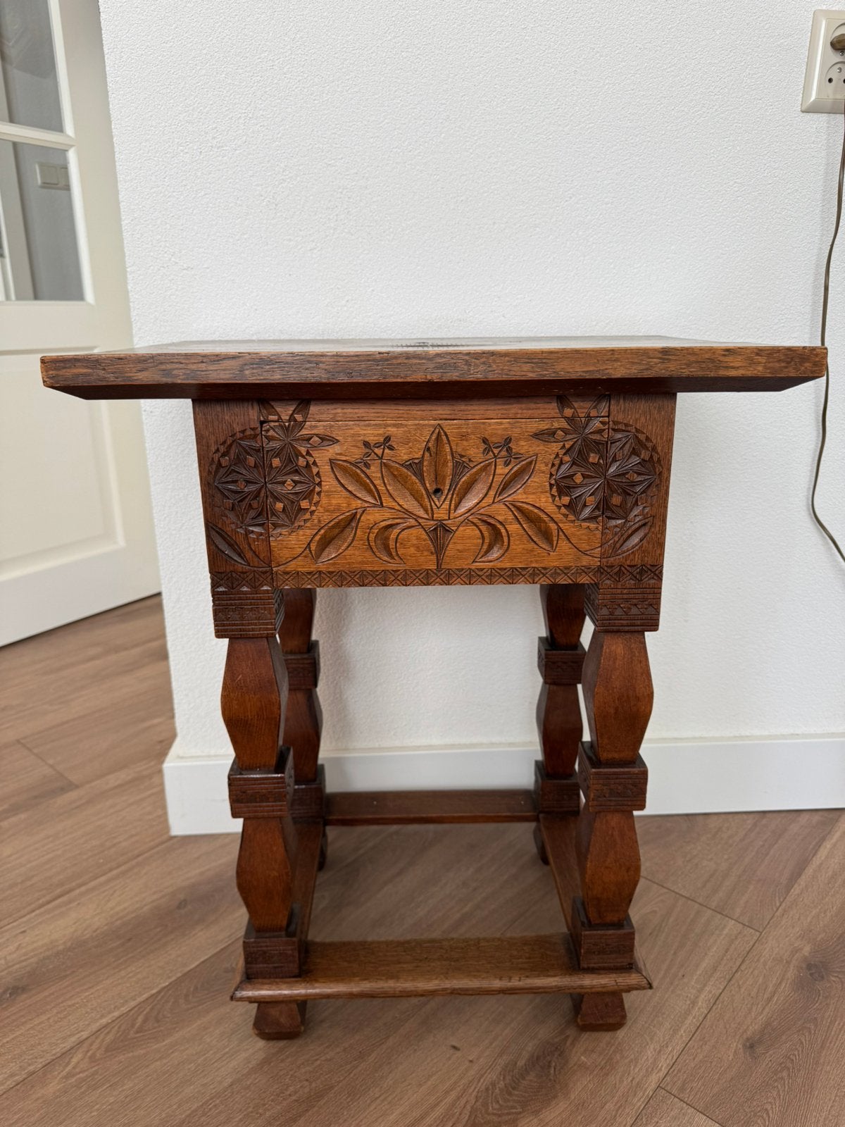 Antiek eiken bijzettafel, Ophalen