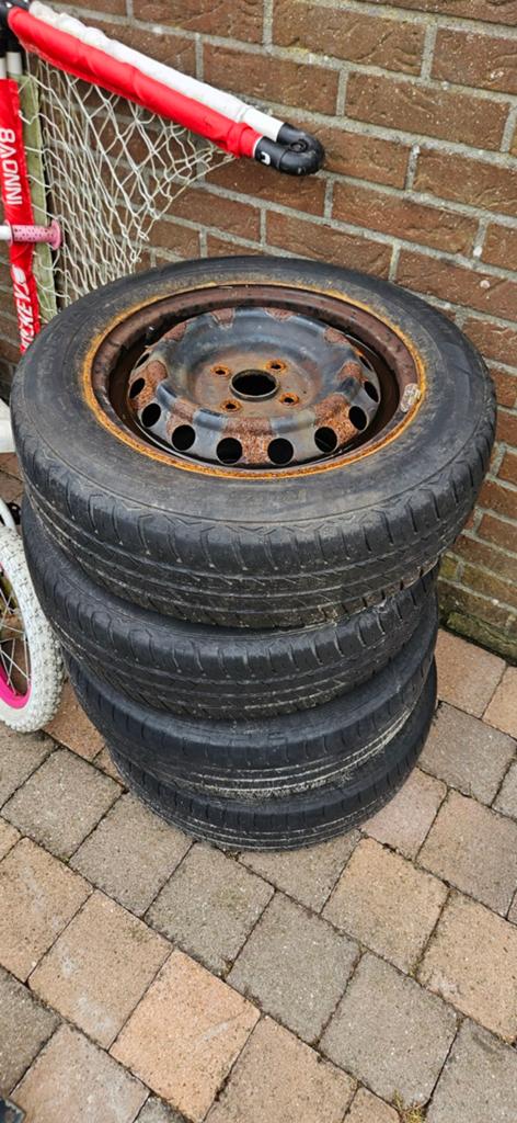Vier stalen velgen met band 165/70 R14, Auto-onderdelen, Ophalen, 14 inch, 165 mm, Zomerbanden