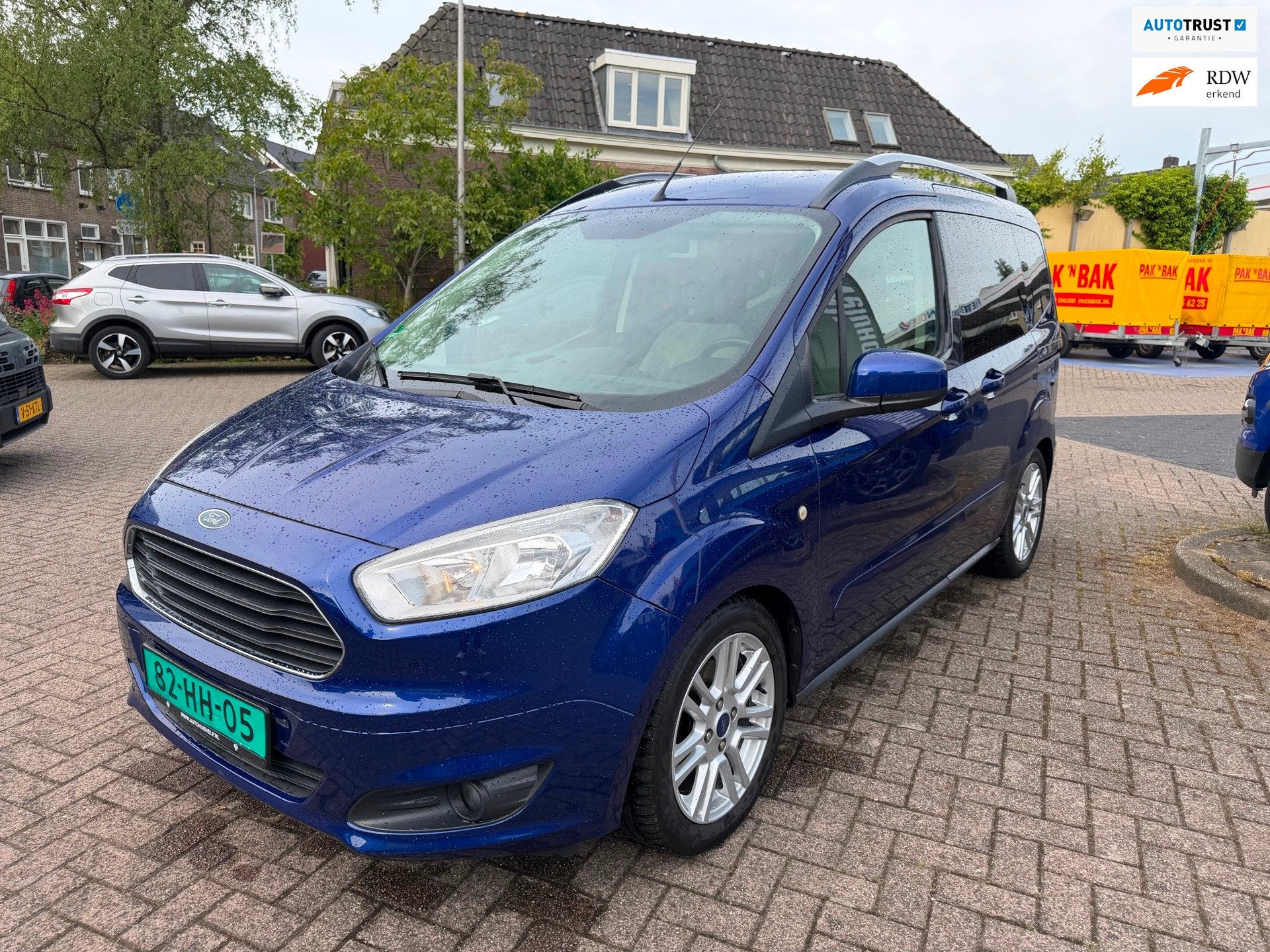 Ford Tourneo Courier 1.0 Titanium, Voorwielaandrijving, 101 pk, Gebruikt, Zwart
