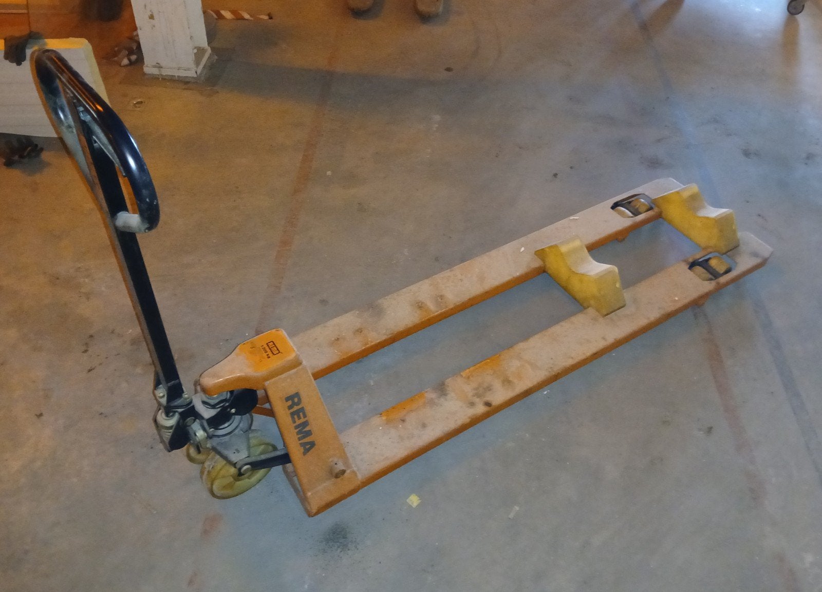 Pompwagen  / pallettruck lange lepels ( in prijs verlaagd ), Ophalen, Gebruikt