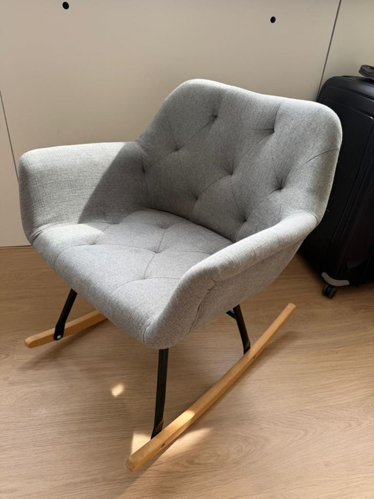 Comfortabele grijze schommelstoel, Ophalen, Modern, Scandinavisch, Comfort, 75 tot 100 cm, Zo goed als nieuw