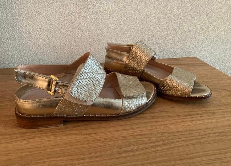 CLAIR DE LUNE sandalen goud klittenband 37, Ophalen of Verzenden, Zo goed als nieuw, Overige kleuren, Sandalen of Muiltjes