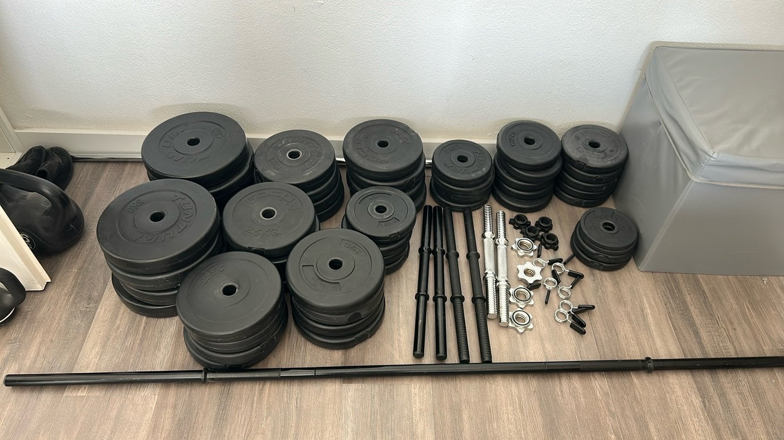 Complete halterset - 117,5 kg, Sport en Fitness, Fitnessmaterialen, Ophalen, Zo goed als nieuw
