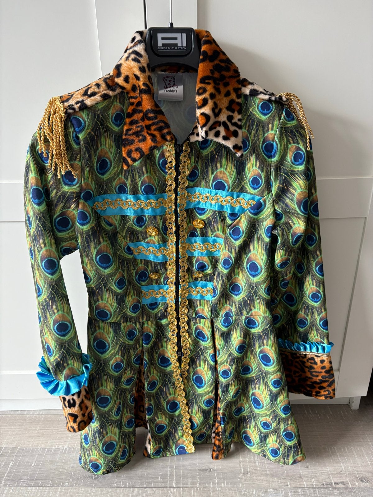 Carnavalsjas dames pauwenveren maat S, Kleding | Dames, Carnaval, Ophalen of Verzenden, Zo goed als nieuw, Kleding