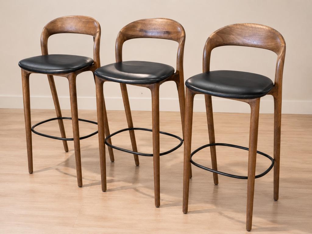 Artisan Neva barkrukken europees walnoot, Huis en Inrichting, Ophalen, Met voetsteun, Zo goed als nieuw, 90 cm of meer