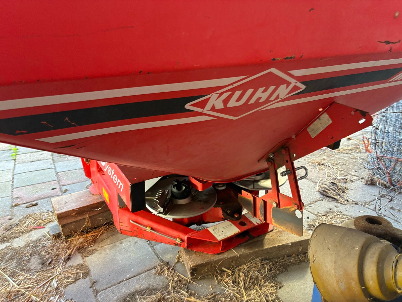 Kuhn MDS 901 kunstmeststrooier, Ophalen, Akkerbouw, Gewasbescherming en Bemesting