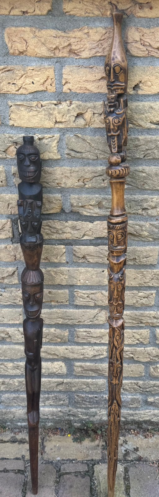 Twee maal een staf, Antiek en Kunst, Kunst | Beelden en Houtsnijwerken, Oceanië, Ophalen of Verzenden, Handgemaakt, 1 meter - 2 meter