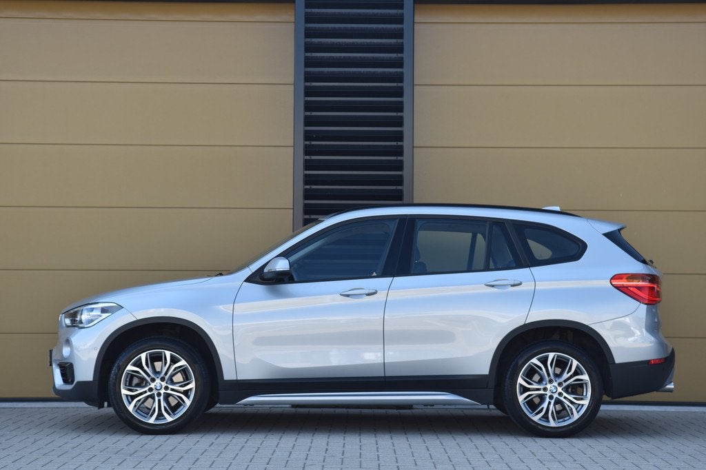BMW X1 sDrive20i High Executive (bj 2018, automaat), Auto's, BMW, 1998 cc, Met garantie (alle), Bedrijf, Automatische klimaatregeling
