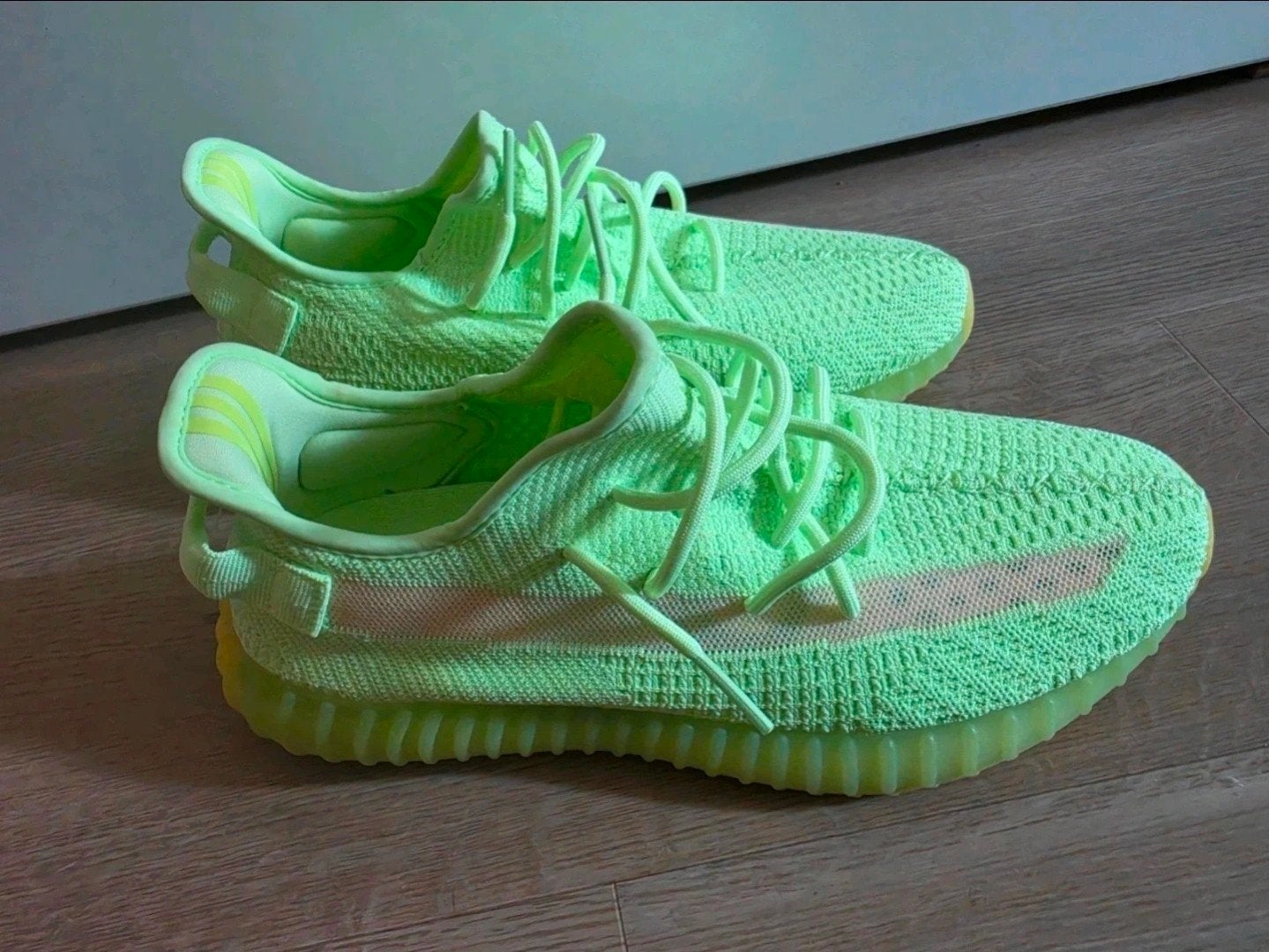 Yeezy Boost 350 V2 GID Glow - Lichtgevende Sneakers, Overige kleuren, Ophalen of Verzenden, Sneakers of Gympen, Adidas Yeezy