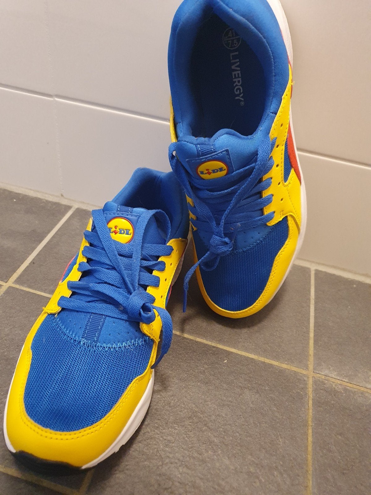 Lidl Limited Edition Sneakers - Maat 41 - Zo goed als nieuw, Kleding | Heren, Overige kleuren, Lidl, Ophalen of Verzenden, Sneakers of Gympen