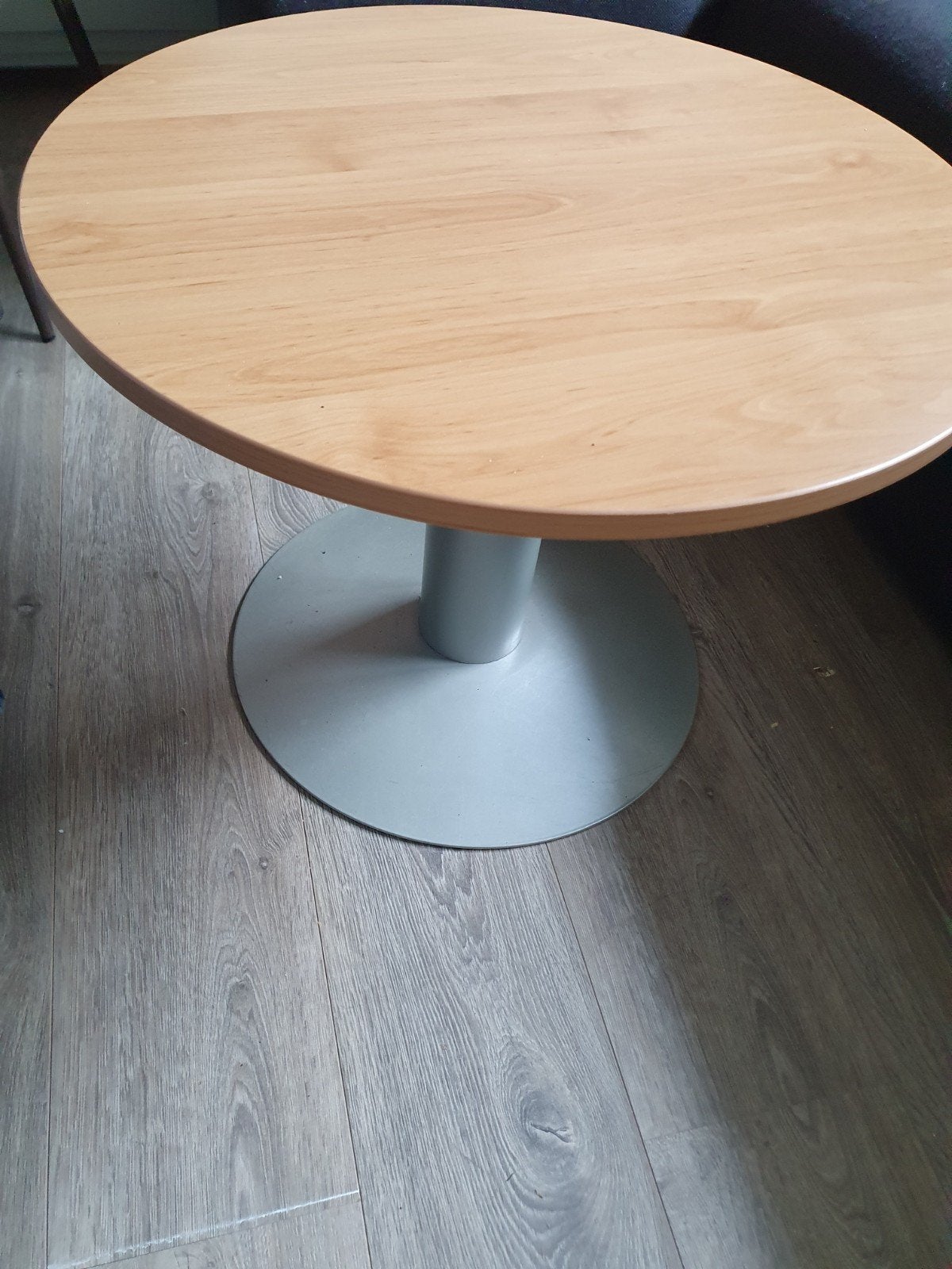 Gratis ronde bijzettafel met houten blad, Huis en Inrichting, Minder dan 55 cm, Gebruikt, Rond, Hout
